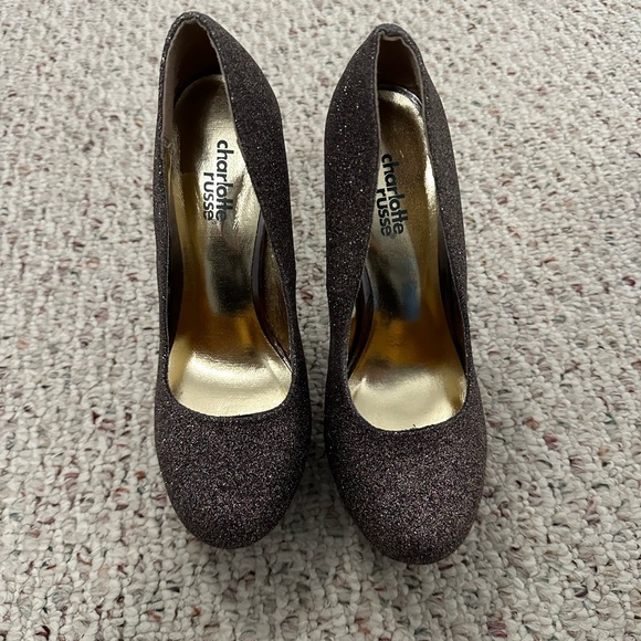 Woman's heels - Picture 2 of 2